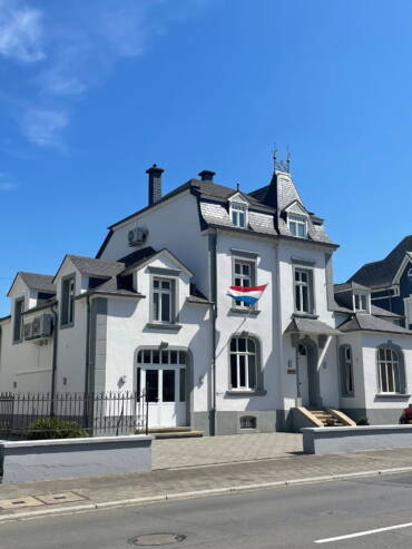 Home2-Outside Front 4